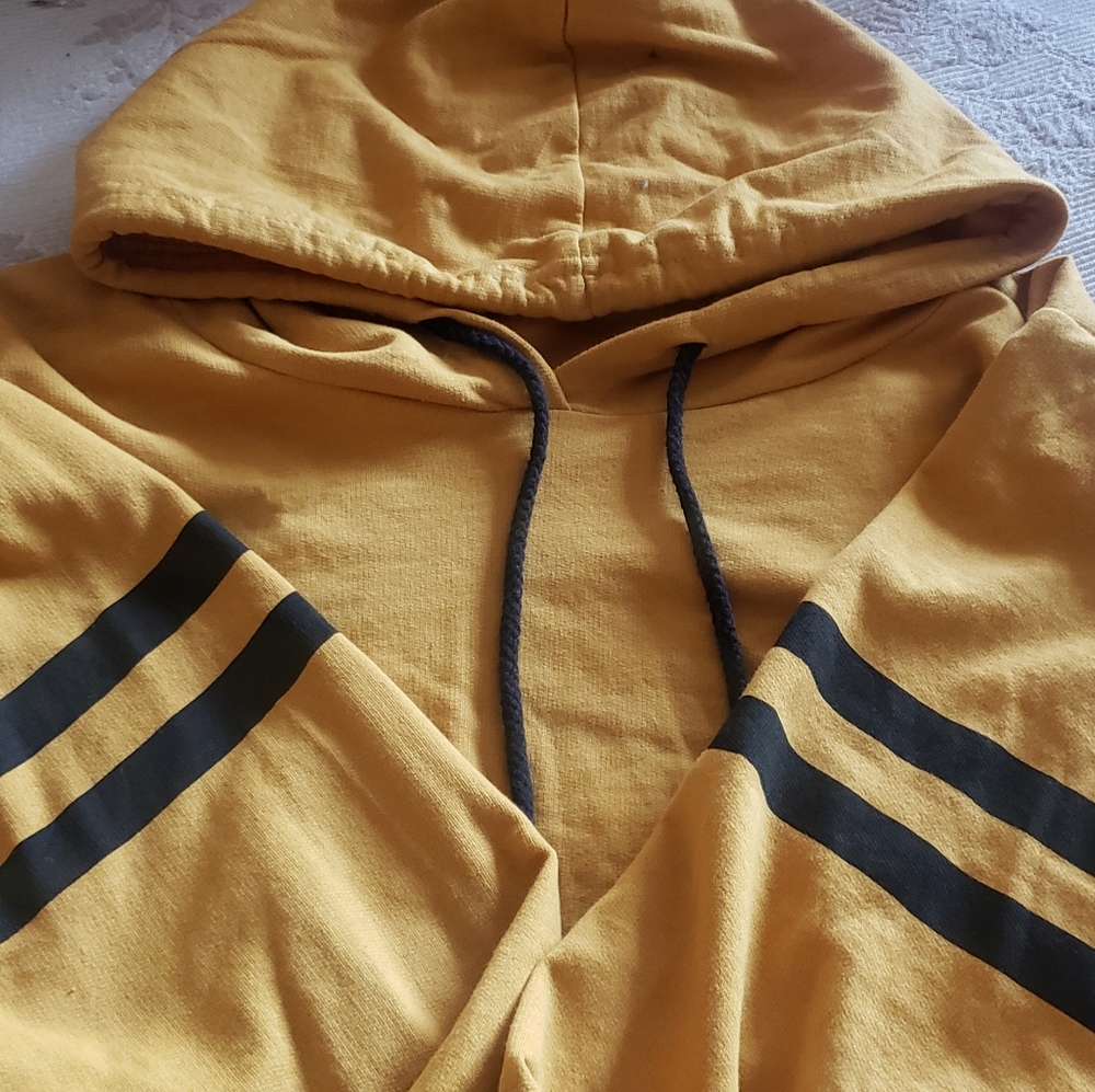 Mustard cropped Hoodie, Charlie Brown style